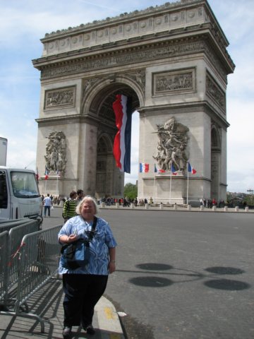 patsyandthearcdetriomphe.jpg